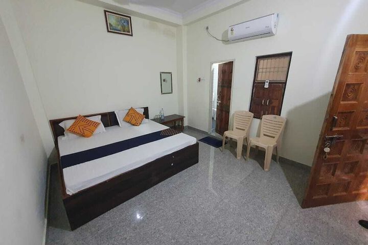 Room 7 of 13