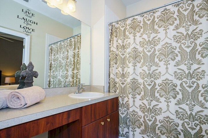 Room 5 of 28