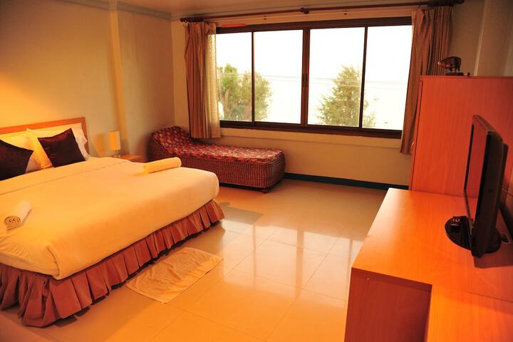 Room 8 of 30