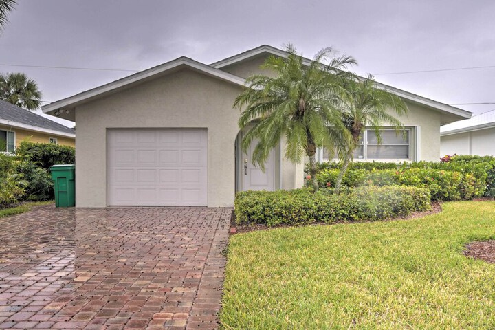 Spacious Naples Home 1 Mi to Vanderbilt Beach!