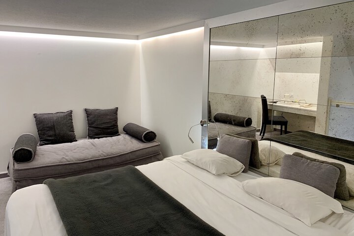 Room 18 of 80