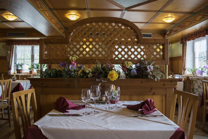 Dining 50 of 58