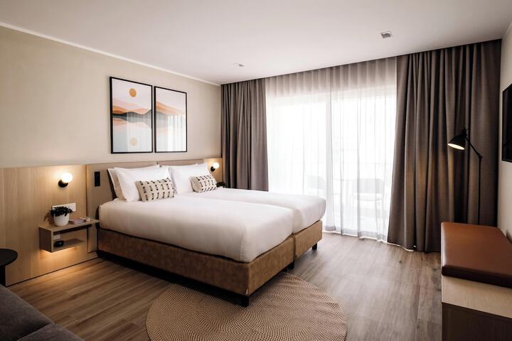 Room 6 of 14
