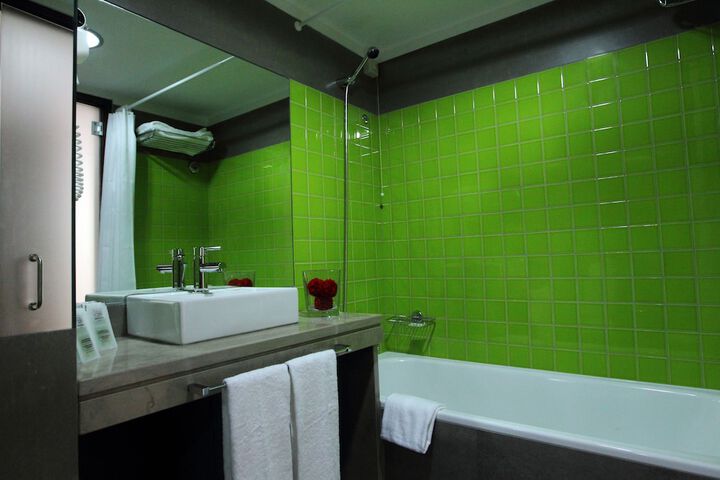 Room 3 of 112