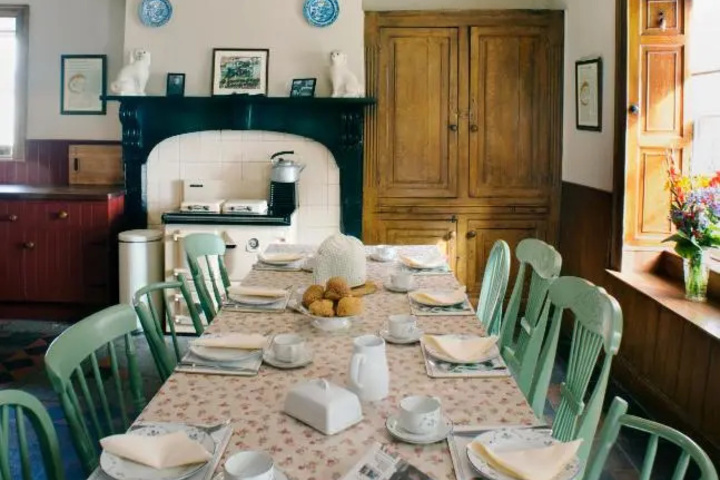 Dining 16 of 16