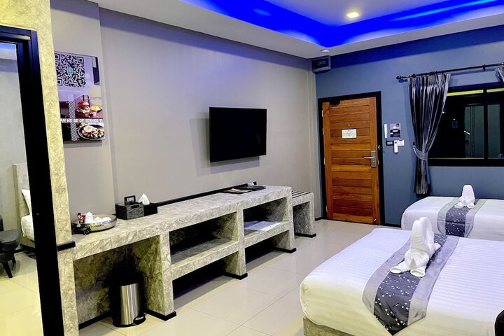 Room 8 of 43