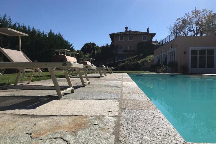 Hotel with Pool