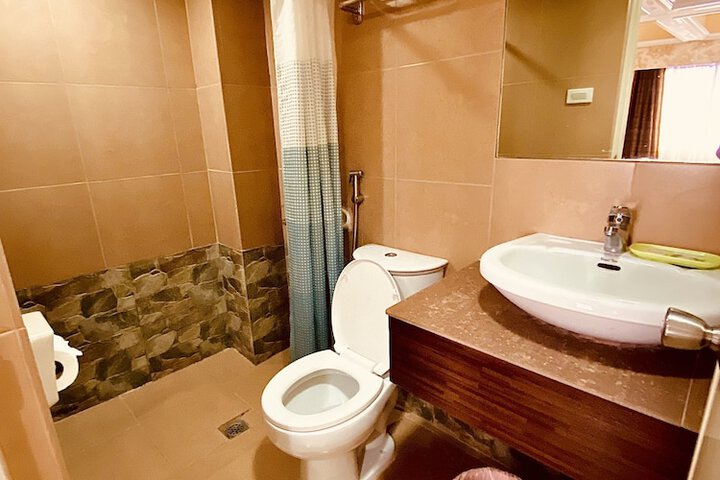 Room 12 of 28
