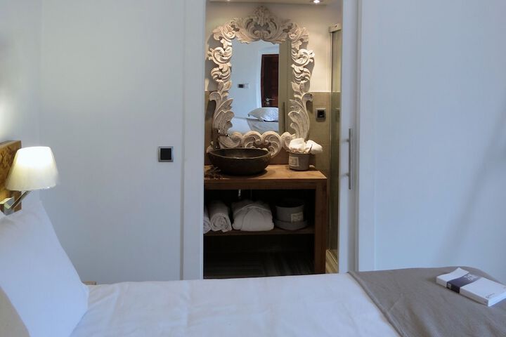 Room 5 of 121