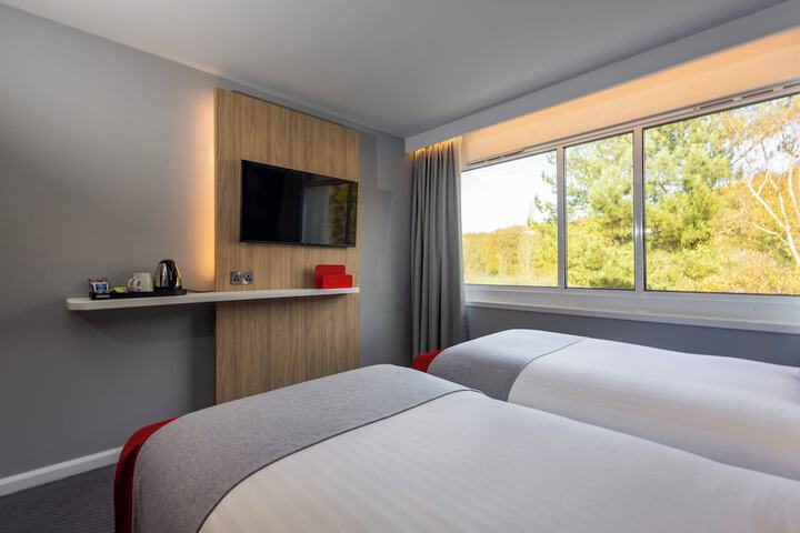 Room 8 of 32