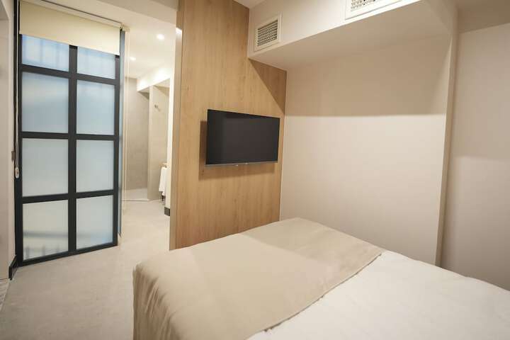 Room 16 of 27