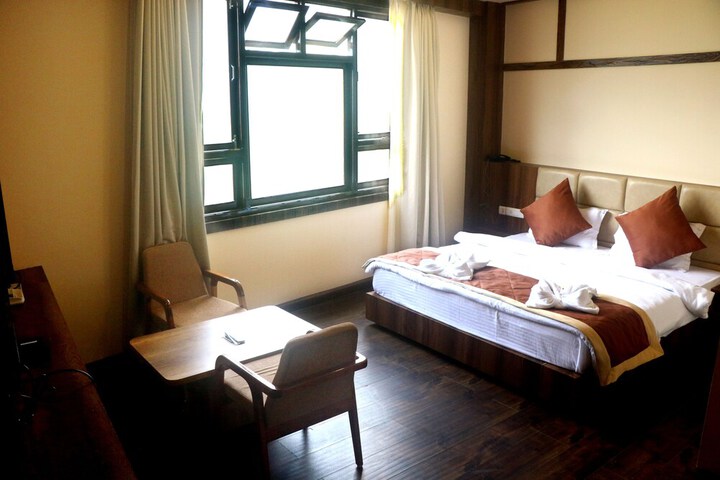 Room 10 of 37