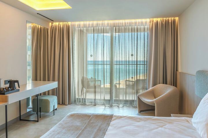 Room 13 of 47