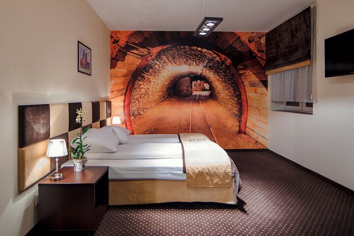 Room 25 of 60