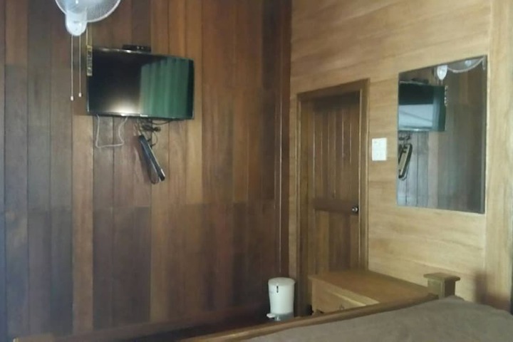 Room 6 of 25