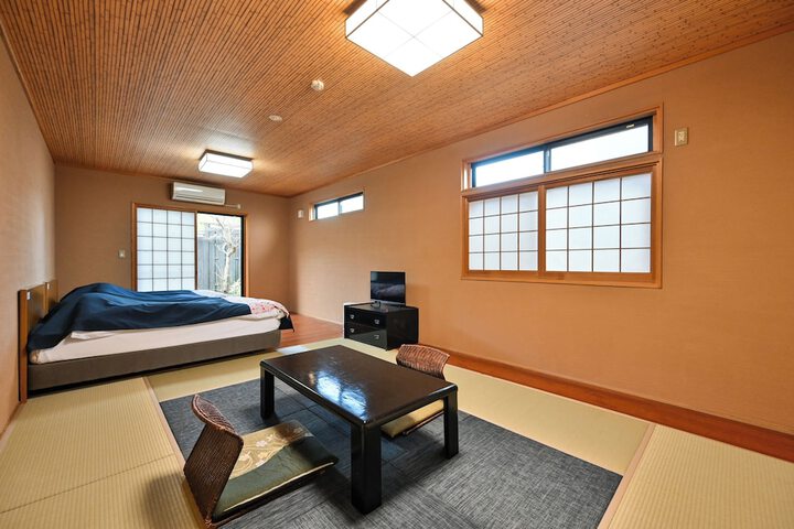 Room 8 of 43