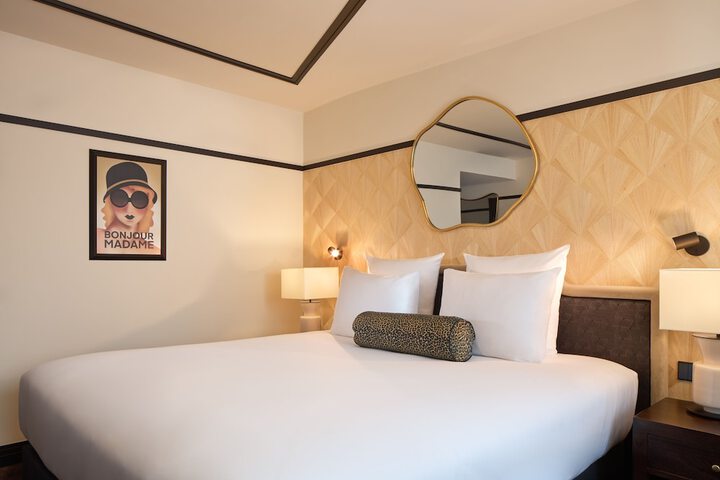 Room 10 of 30