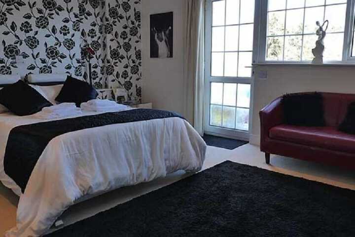 Room 6 of 35