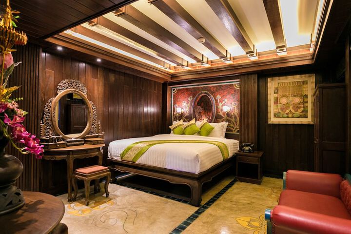 Room 4 of 55