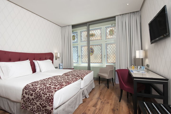 Room 5 of 28