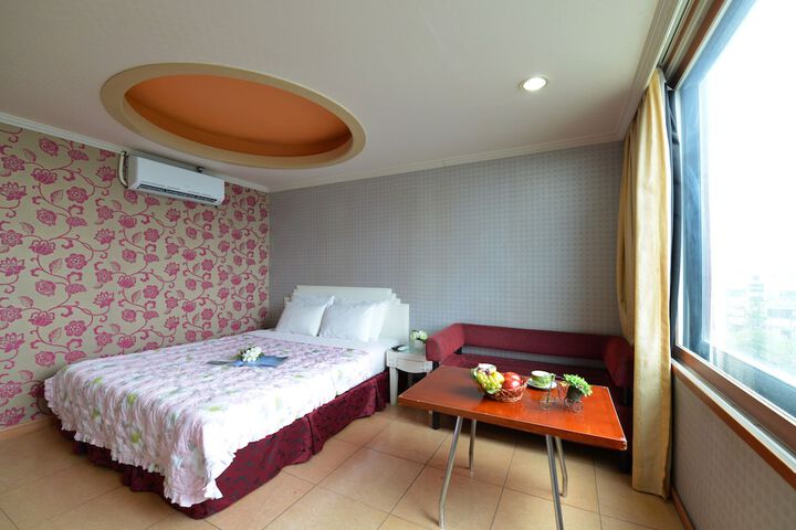 Room 17 of 64