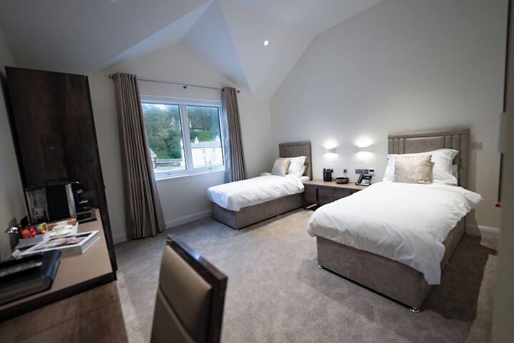 Room 2 of 9