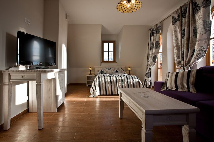 Room 5 of 83