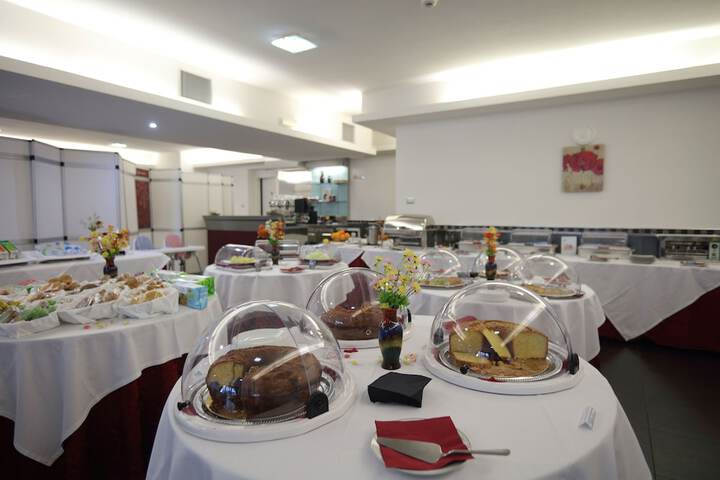 Dining 77 of 96