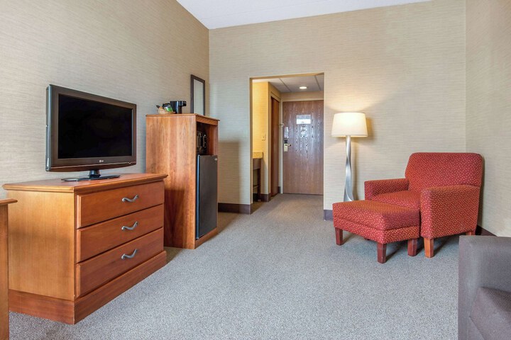 Room 27 of 39