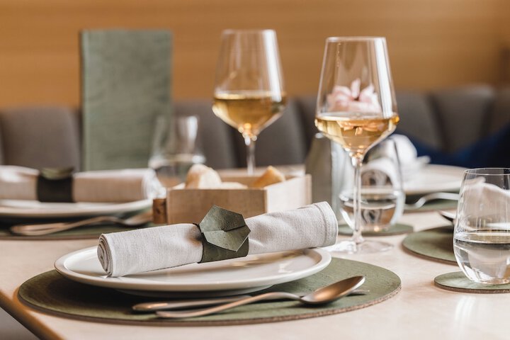 Dining 8 of 10