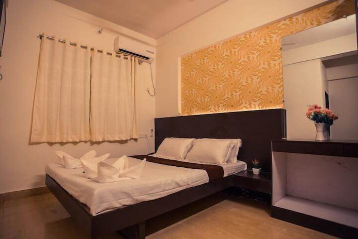 Room 4 of 7