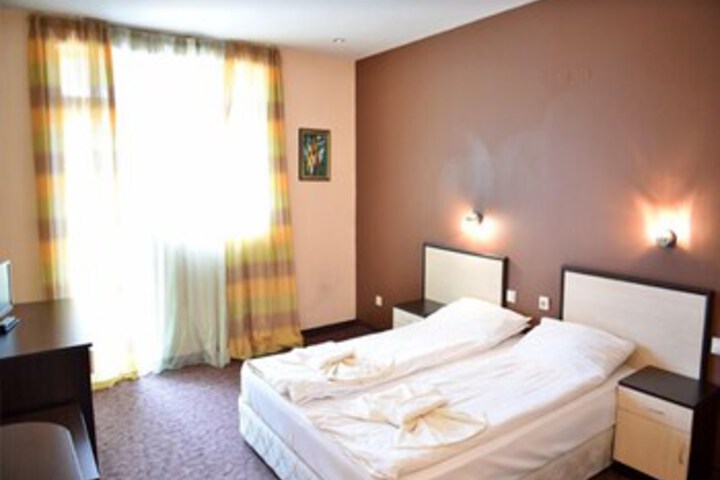 Room 9 of 11