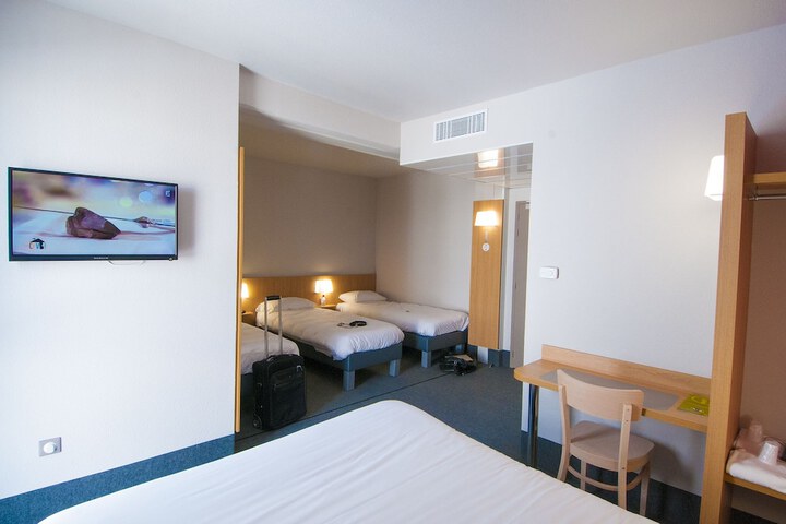 Room 6 of 36