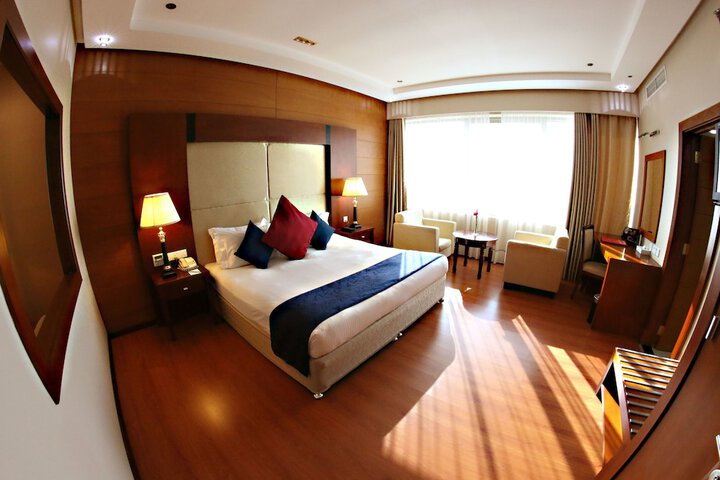 Room 17 of 76