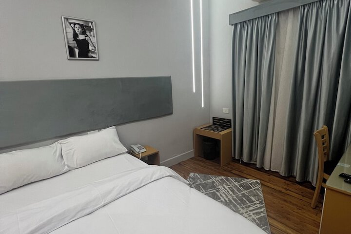 Room 10 of 39