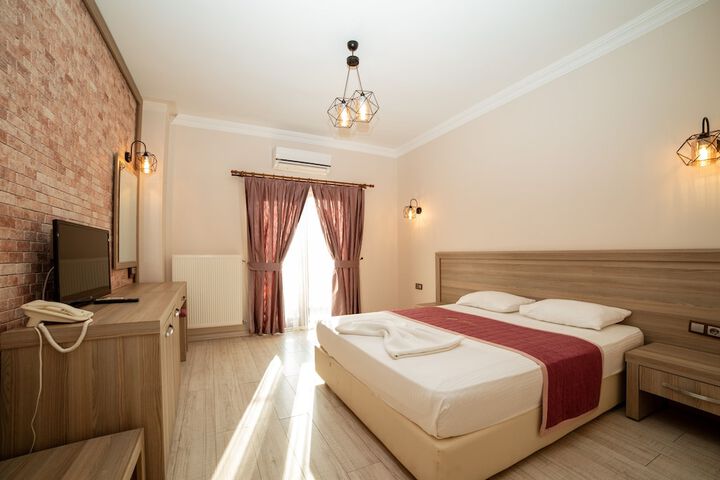 Room 30 of 48