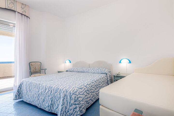 Room 25 of 108