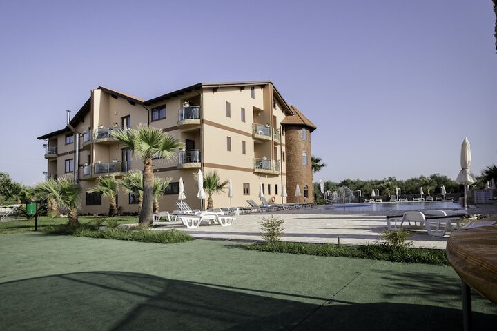 Hotel Exterior 44 of 57