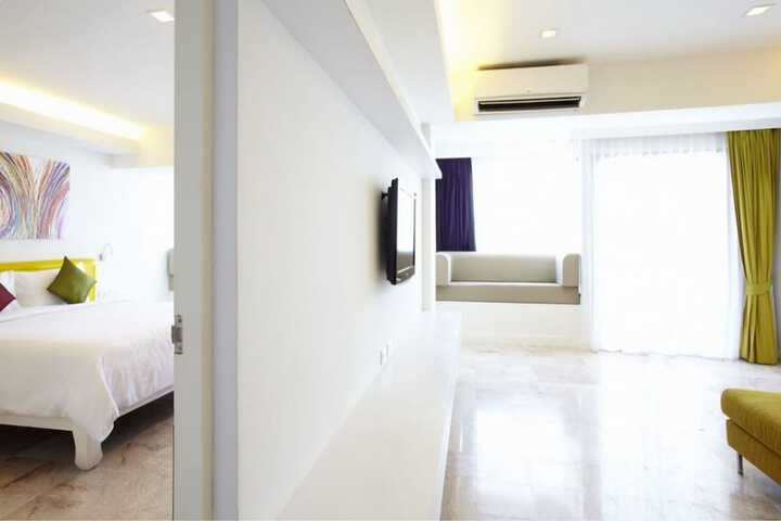 Room 9 of 90