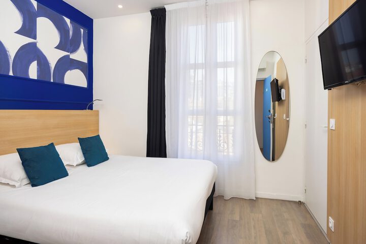 Room 52 of 93