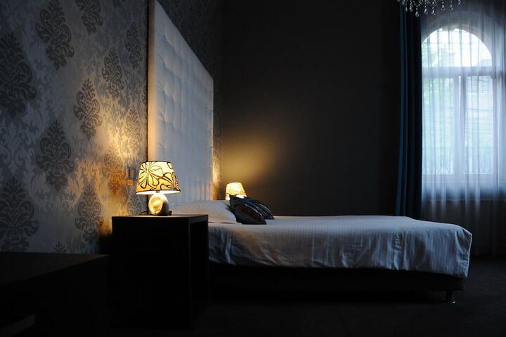 Room 10 of 120