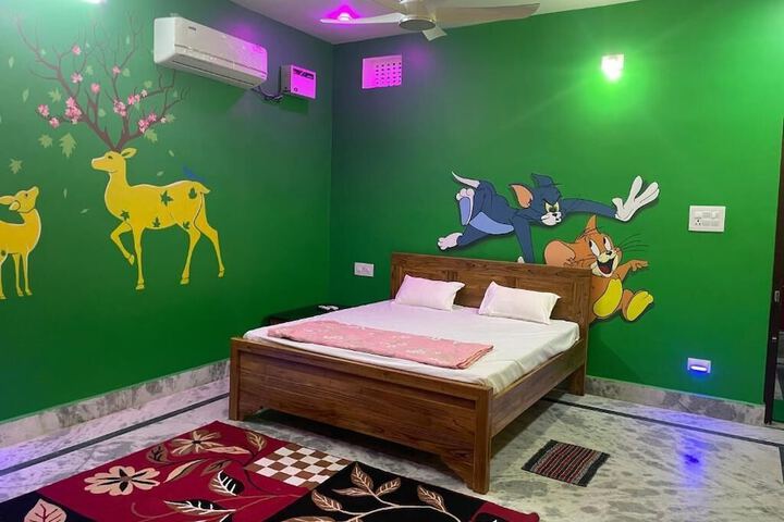 Room 4 of 10