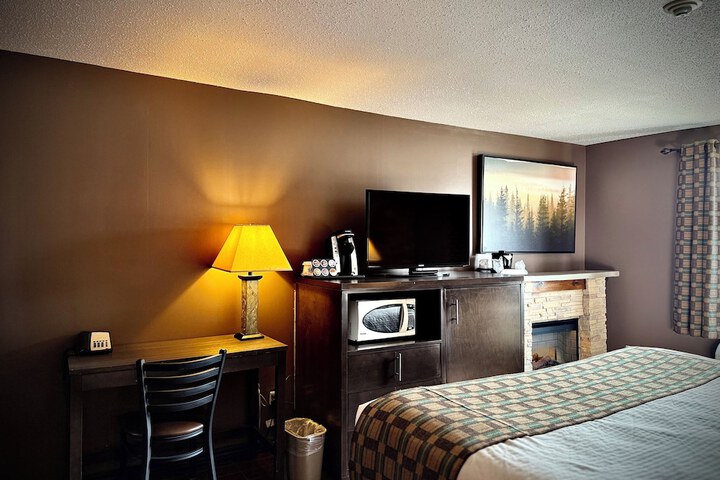 Room 16 of 108