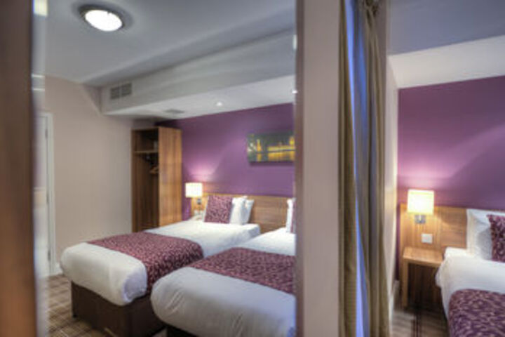 Room 21 of 28