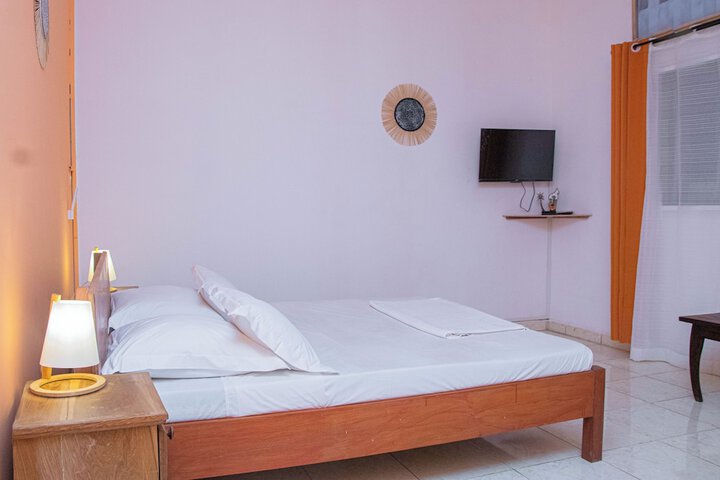 Room 6 of 10