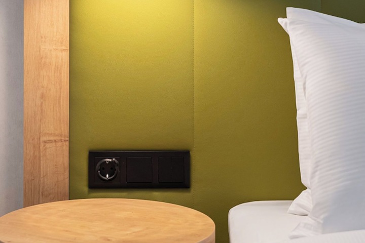 Room 16 of 83