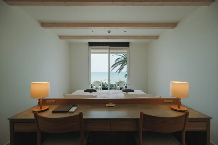 Room 9 of 42
