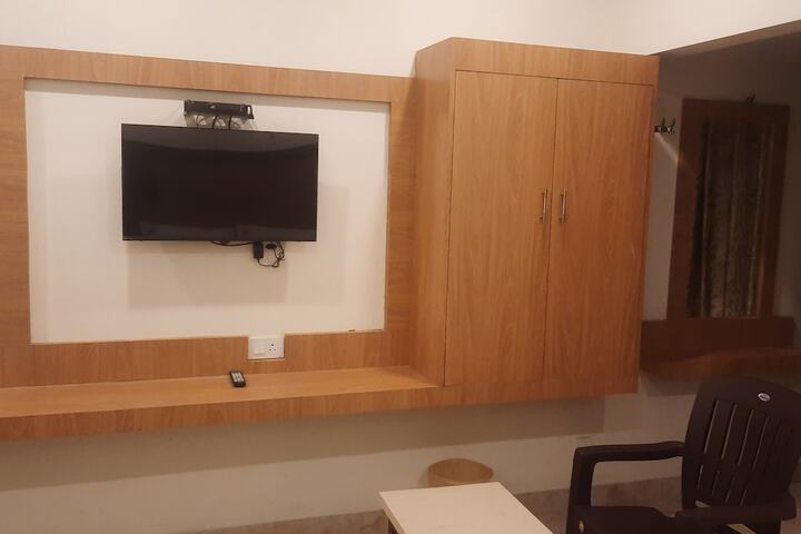Room 7 of 10