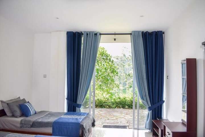 Room 9 of 38