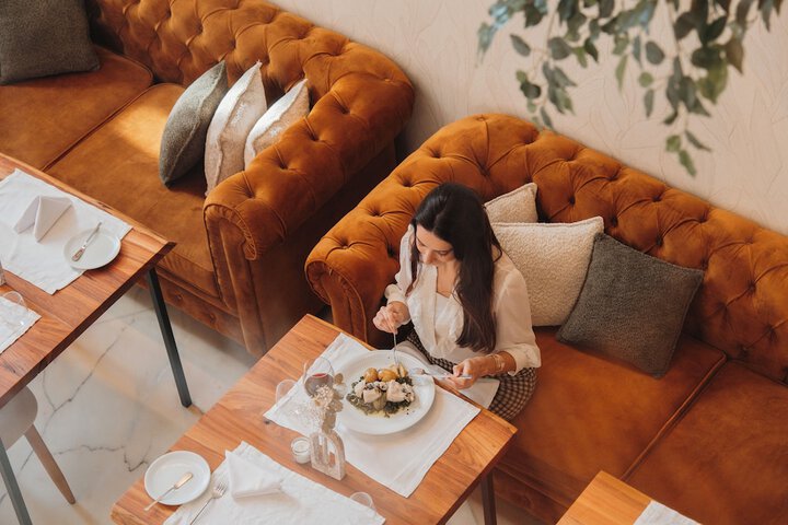Dining 39 of 52